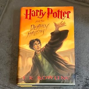Harry Potter and the deathly hallows book 7 EXCELLENT condition!